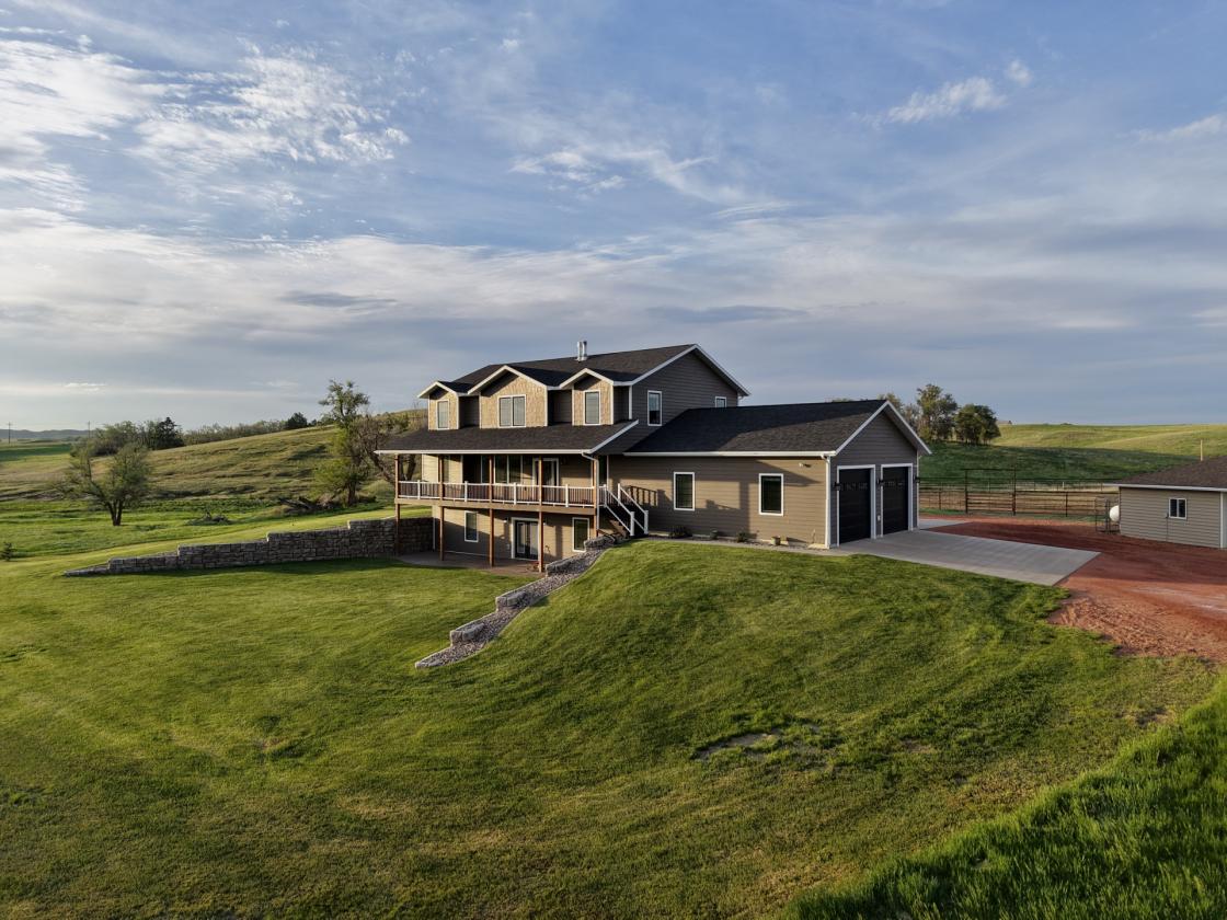 EXECUTIVE EQUESTRIAN ESTATE ON 36+ ACRES - photo 2