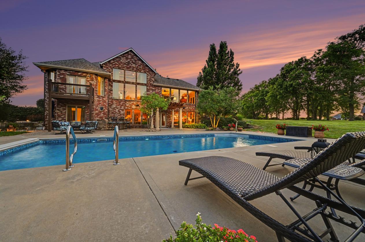 Outstanding Estate Including 20 Acres - photo 7