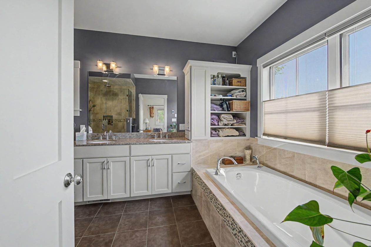 Red Sky Sanctuary Estate with equestrian potential - photo 18