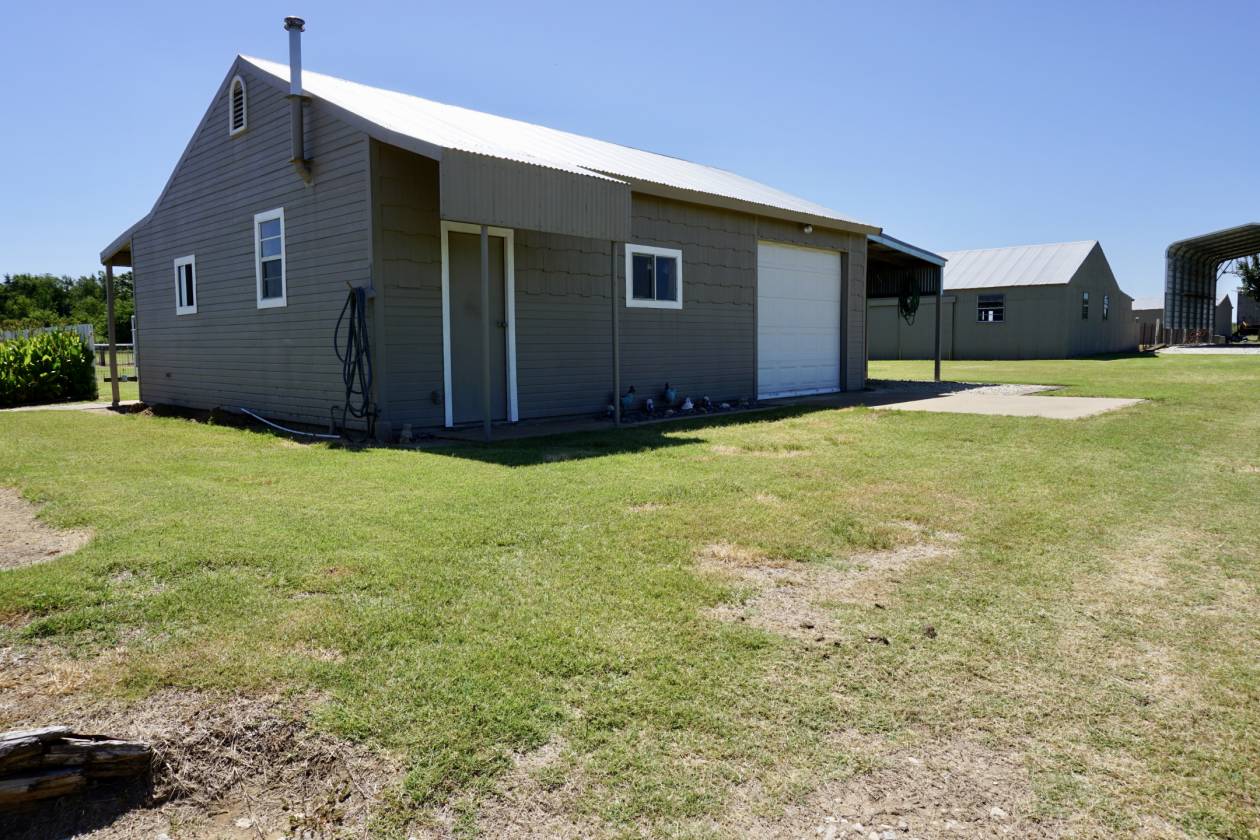 8 Beautiful Acres Ready for Horses Whitesboro, Grayson County, Texas