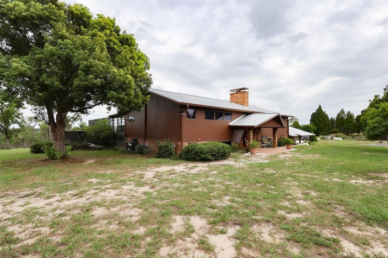 A BEAUTIFULLY SECLUDED 30 ACRE EQUESTRIAN ESTATE - photo 4