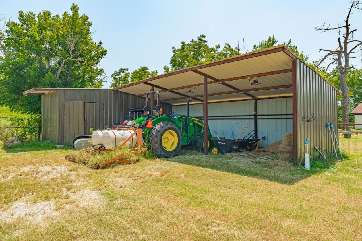 Fully Furnished Horse Property - Arena - Pool - photo 15