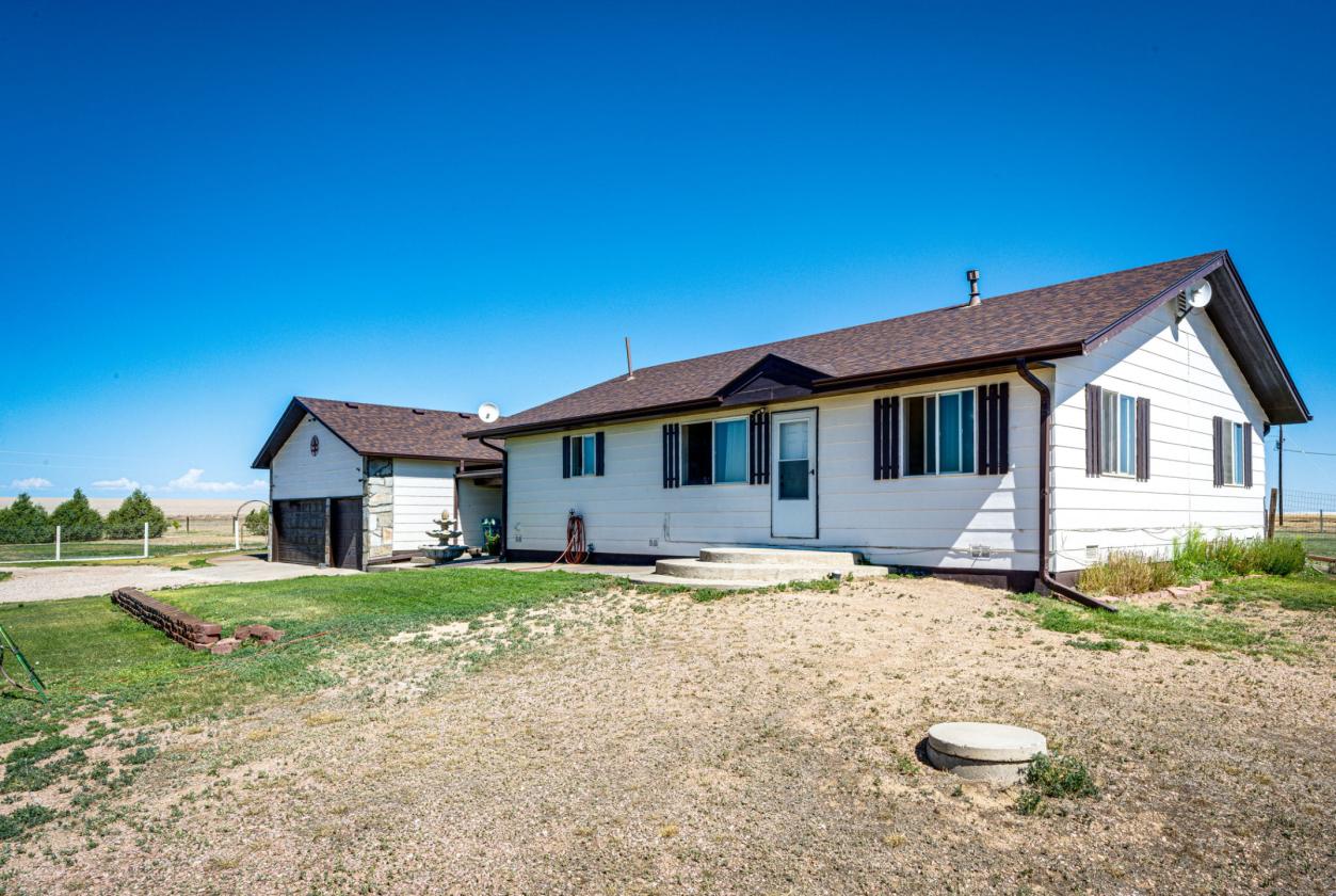 Horse Property & Multi-Generational living! - photo 9