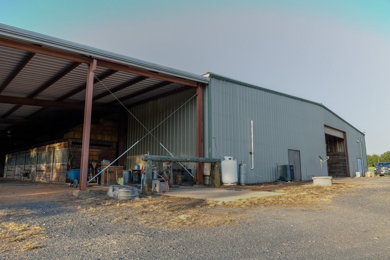 Heated Indoor 67 Acre Horse Training Facility - photo 3