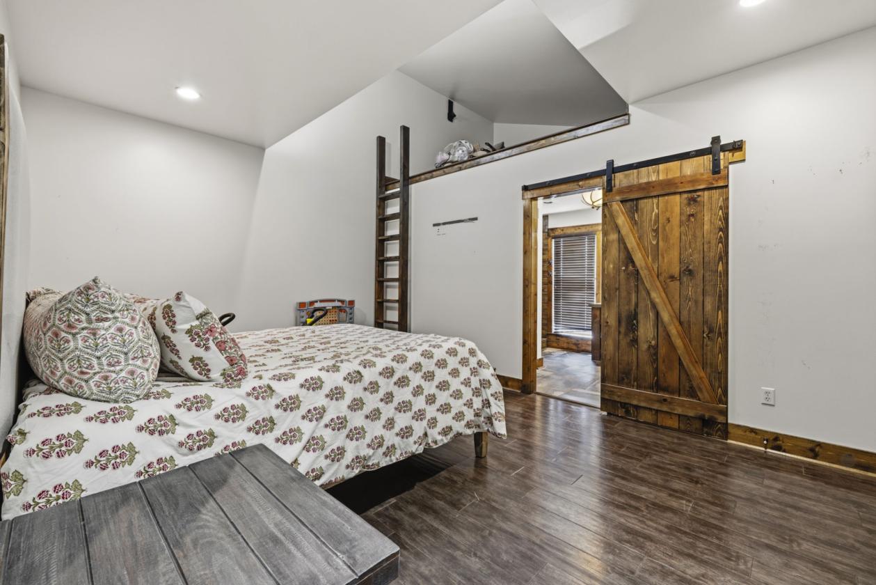 Home on 16 acres - photo 9