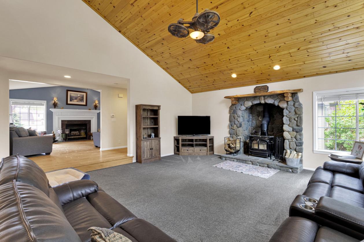 Beautifully updated horse property - photo 8