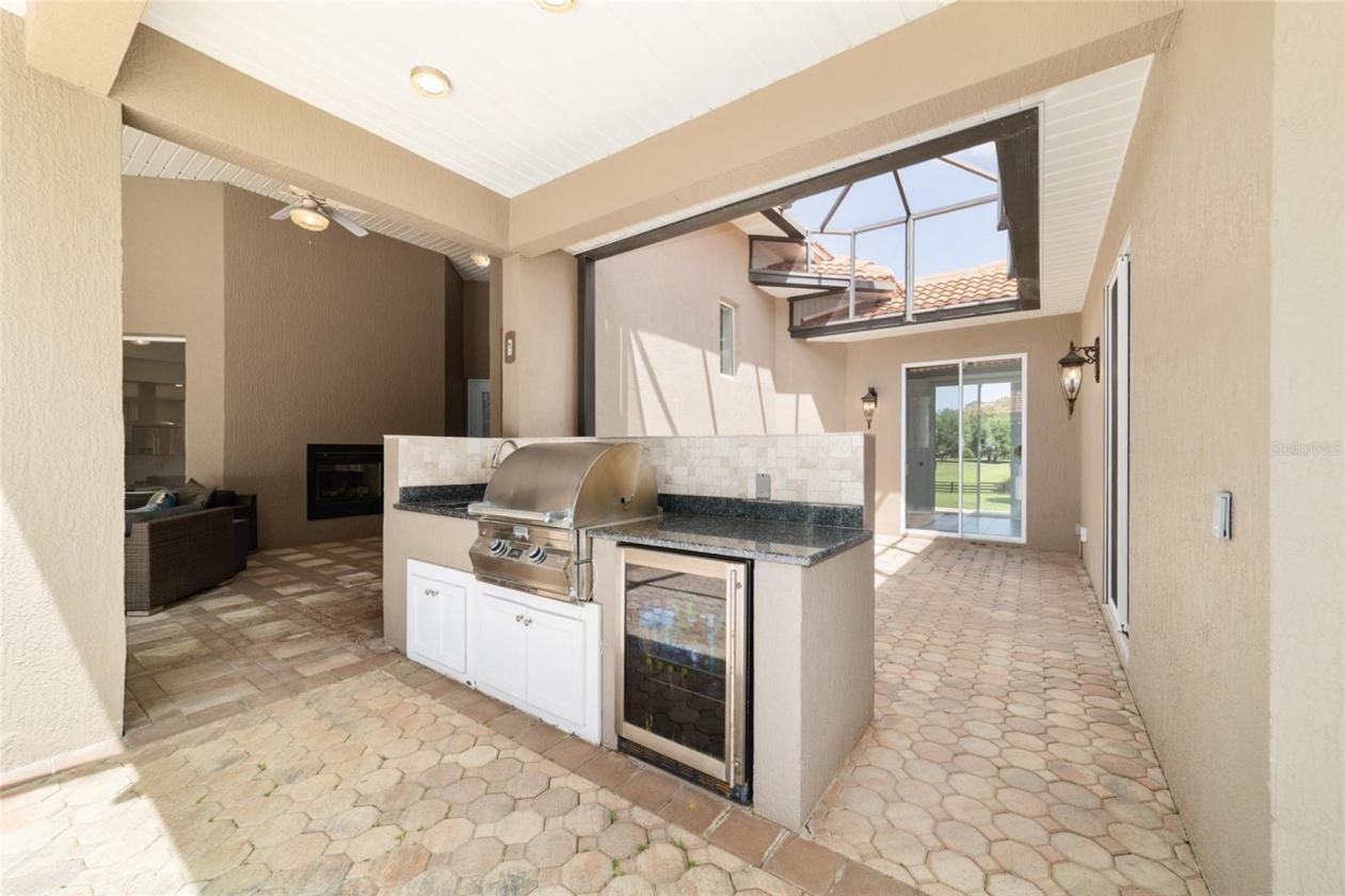 Modern Estate in Country Club Farms - photo 30