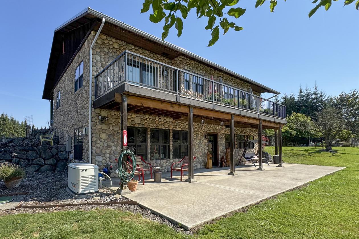18+ Acre Turn-Key Ranch With Mountain Views - photo 3