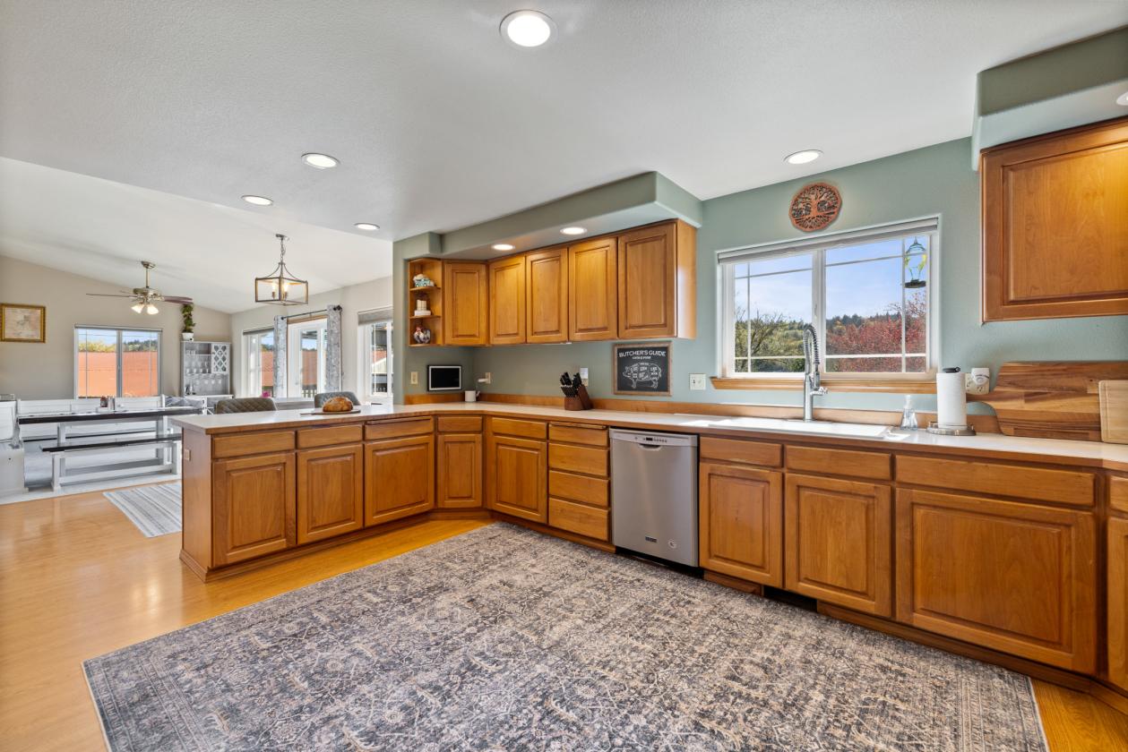 Large home & 18-acre ranch in Shelton, WA! - photo 14