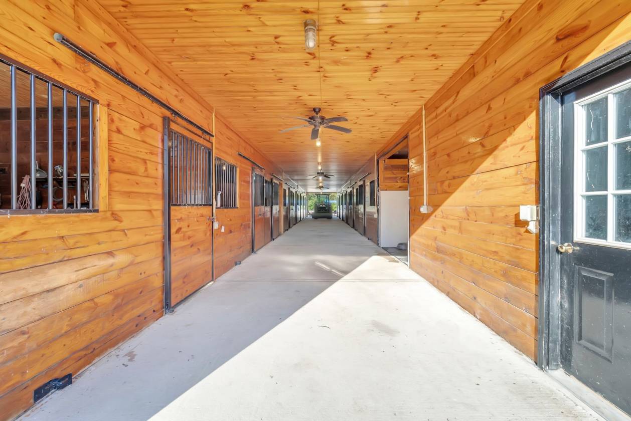 Extraordinary 30-Acre Equestrian Estate! - photo 4
