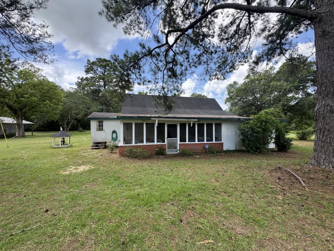 6+ Acres on Golf Course, 2 Barns, 1 House, NO HOA - photo 11