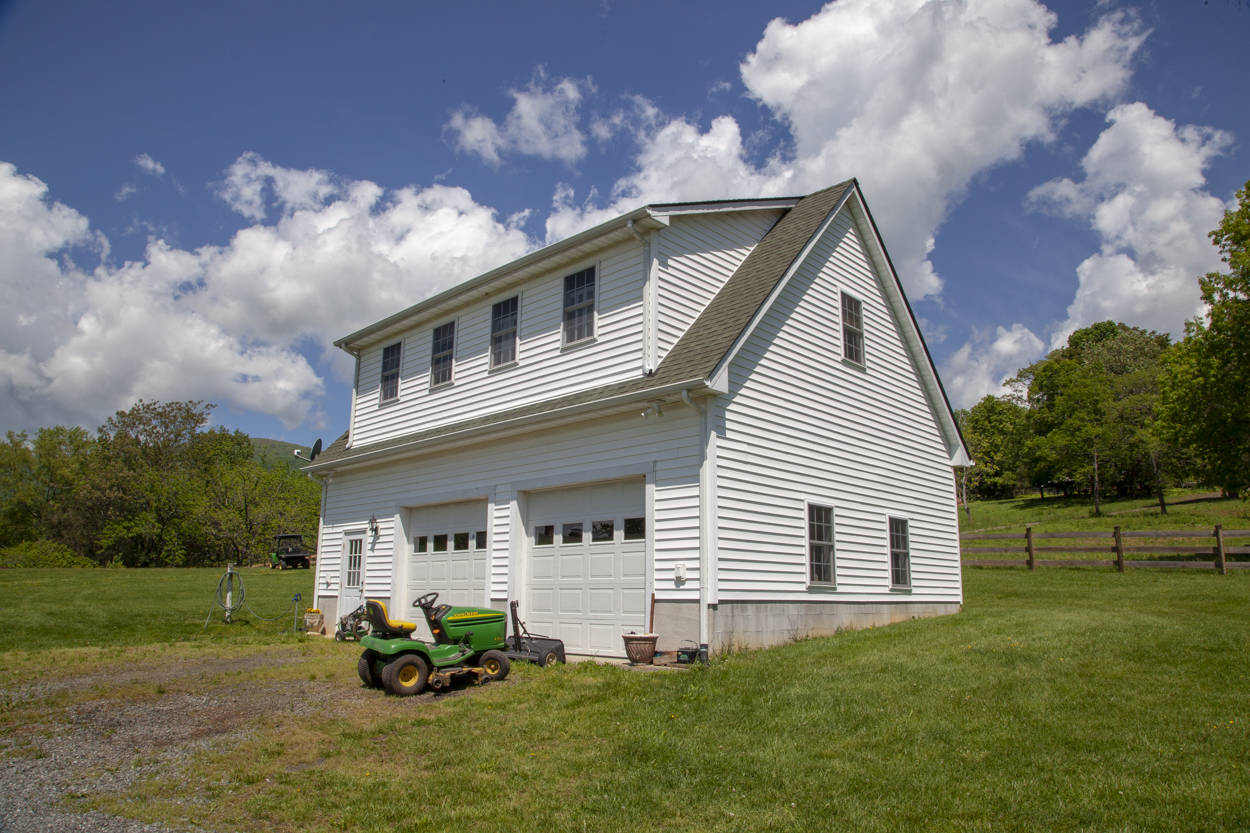 Over 170 stunning acres of rolling pastures, wooded areas