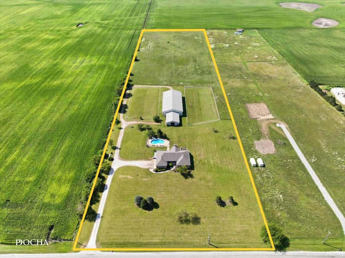 10 Acre Equestrian Estate! - photo 1