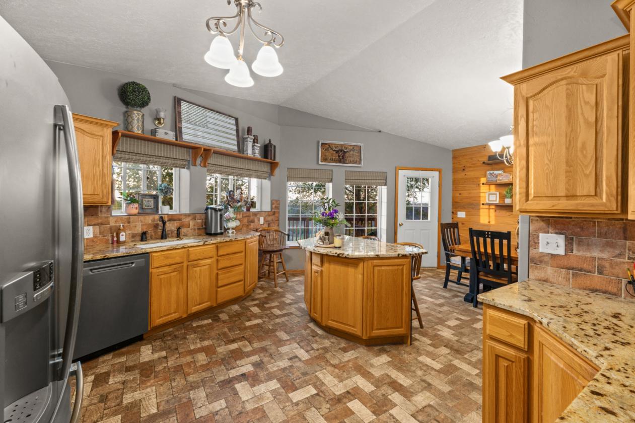 Legacy Equestrian Property with Jaw Dropping Views - photo 11