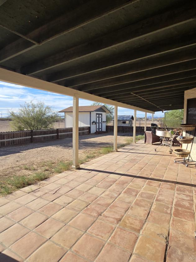 2.2 Ac Horse Prop with Shop & 6 covered stalls - photo 19