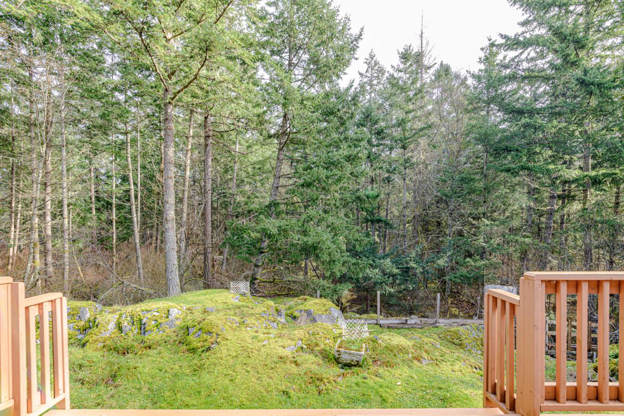 Salt Spring Island Hobby Farm Perfect for Horses!! - photo 27