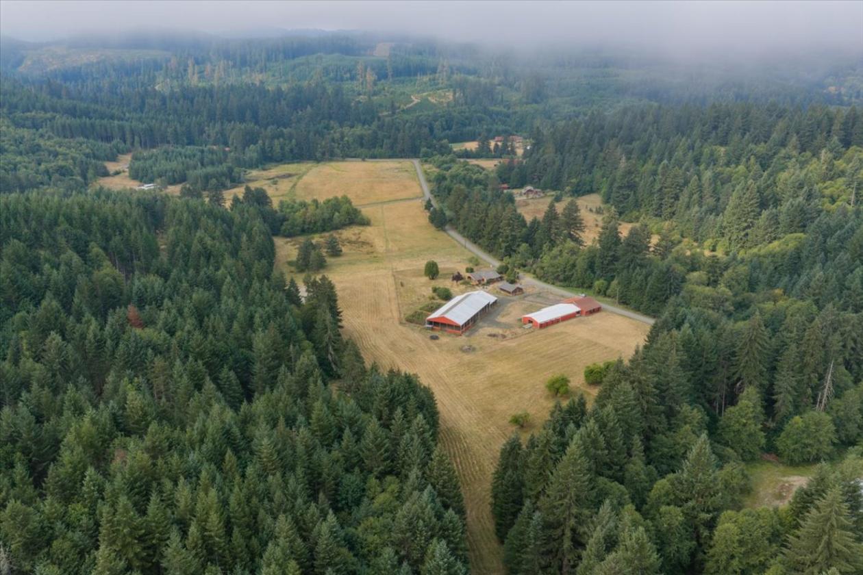 Pristine Hobby Farm in Coastal Oregon with a Creek - photo 18
