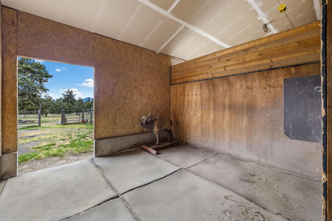Rustic Elegance in Central Oregon w/ Barn & ADU - photo 21