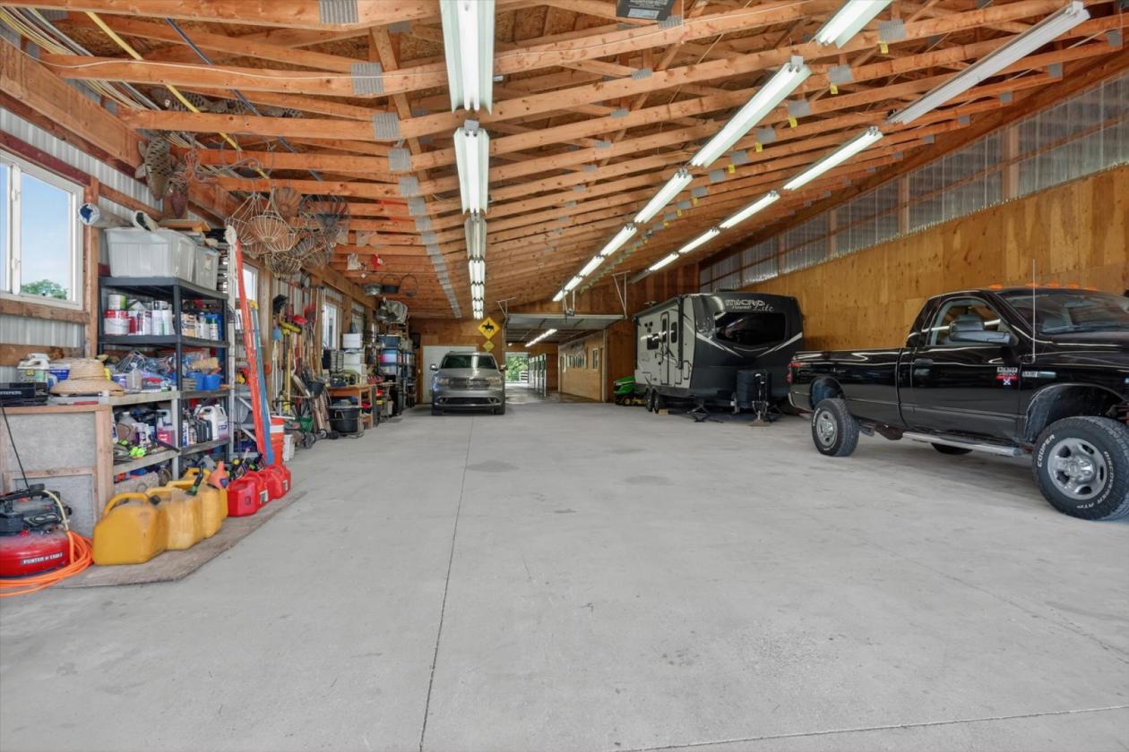 Luxury Equestrian estate with a large arena - photo 21