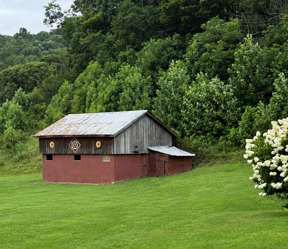 50-Acre Equestrian Estate with Creek & Five Lakes - photo 3
