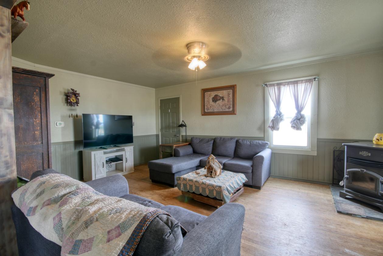 Peaceful Country Lifestyle on 2.5 Acres - photo 14