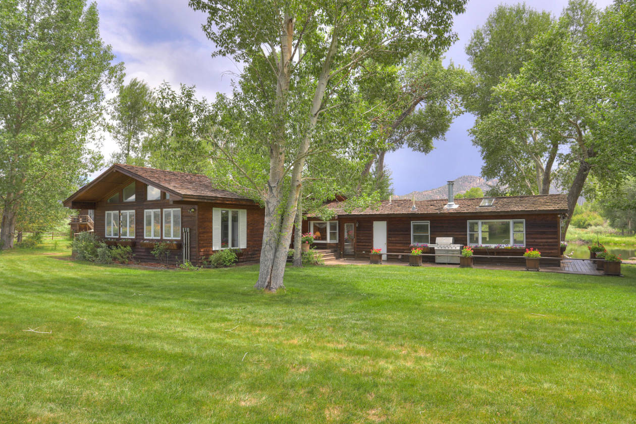 Colorado Mountain horse property with many water features. Buena
