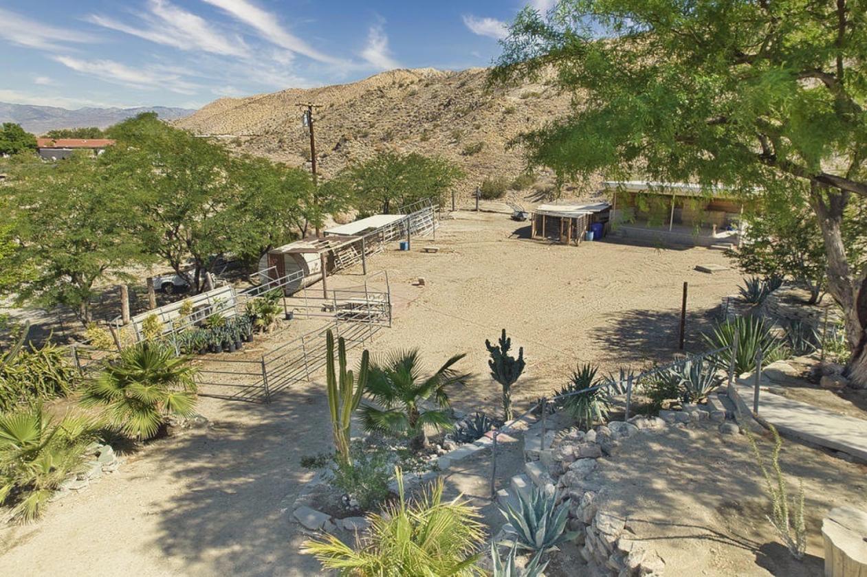 Equestrian Ranch, Two separated homes on 5 acres - photo 25