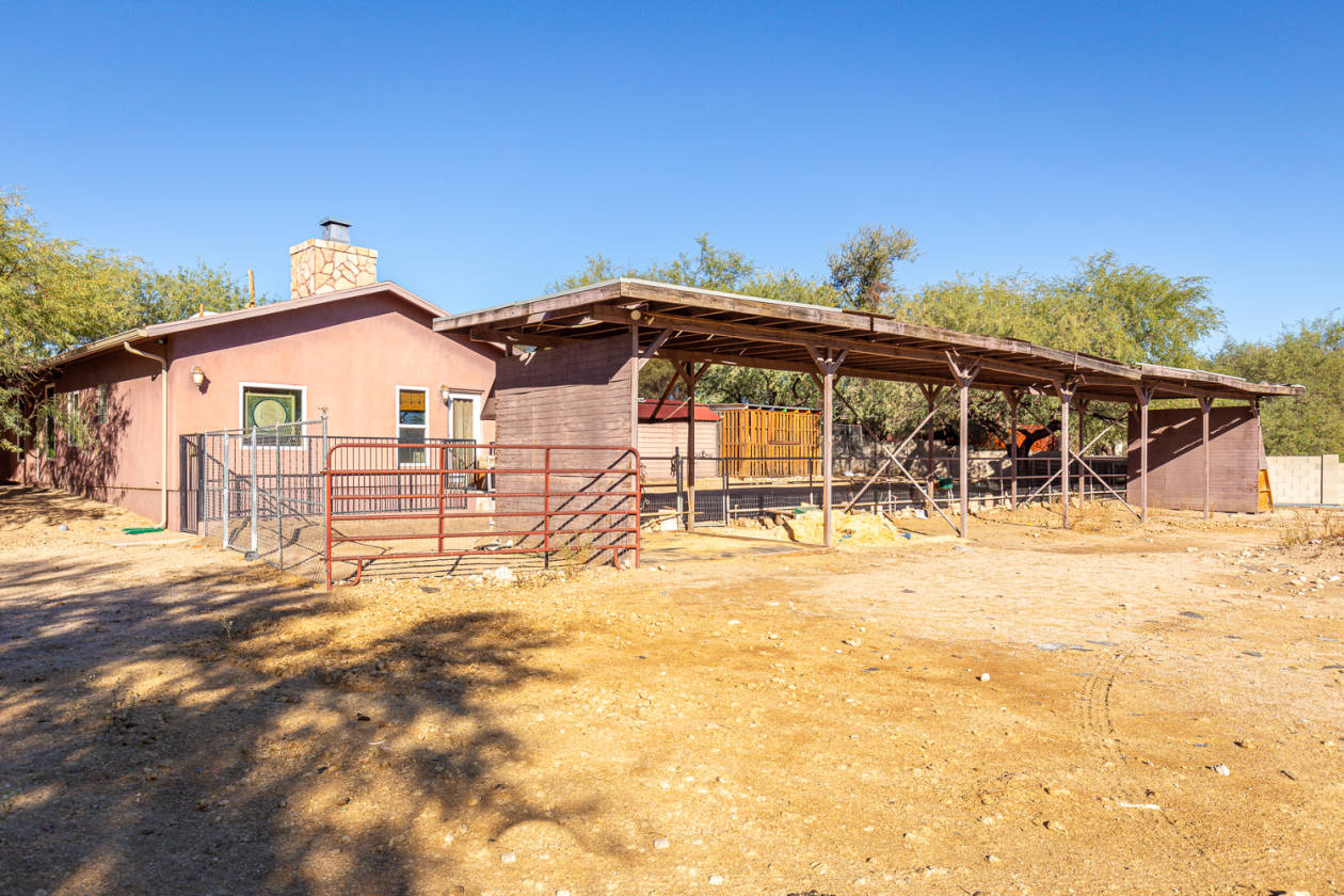 Foothills Horse Property Backs to Tanque Verde Wash Tucson, Pima