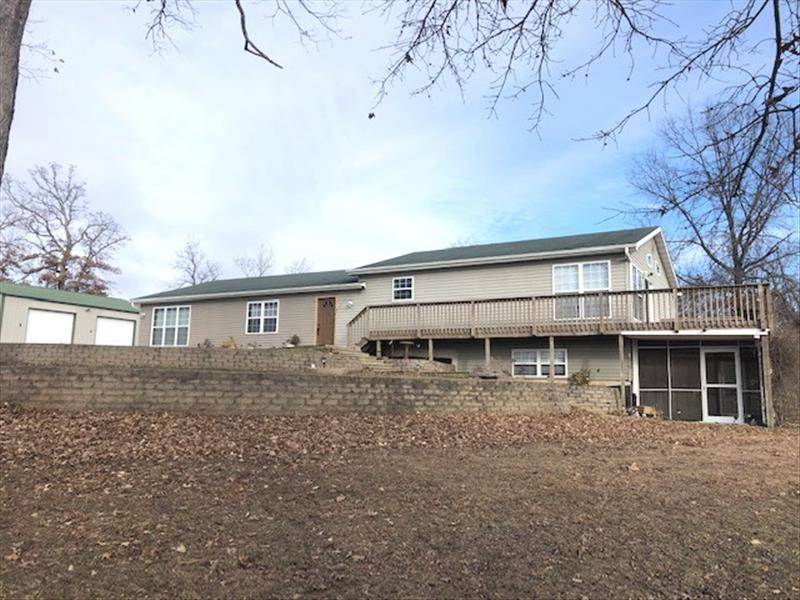 Private setting for ranch & shop on 6 acres Bevier, Macon County