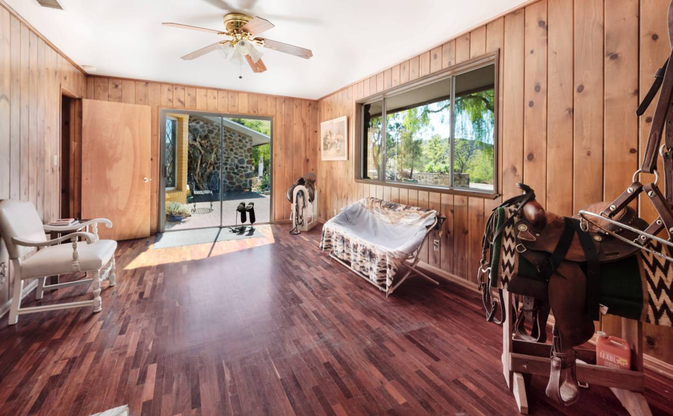 PRIVATE EQUESTRIAN COMPOUND • 82.7 ACRE MALIBU RANCH Malibu, Los Angeles County, California