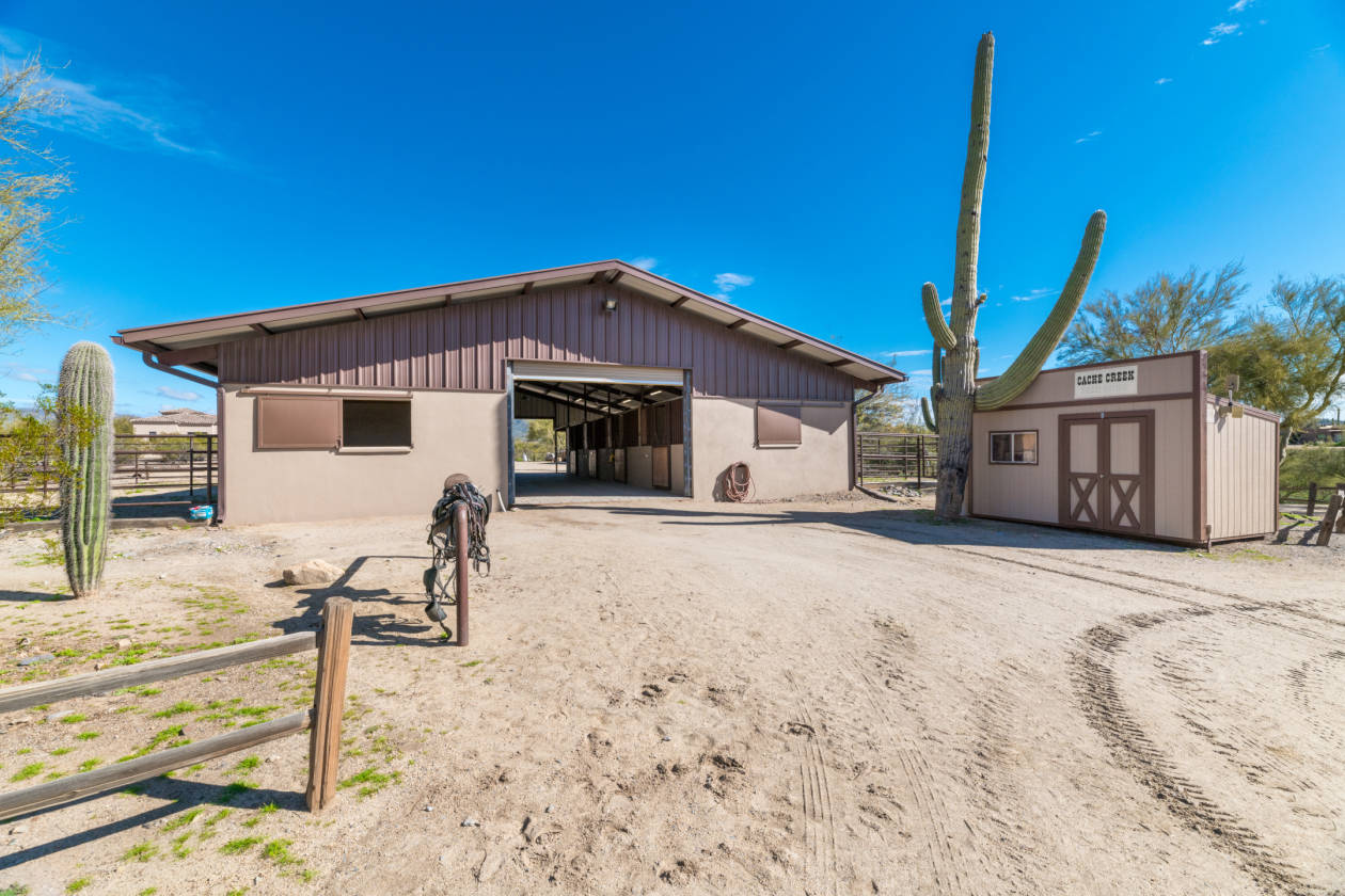 Impressive 8 acre Ranch in Sunny Cave Creek AZ with... Cave Creek