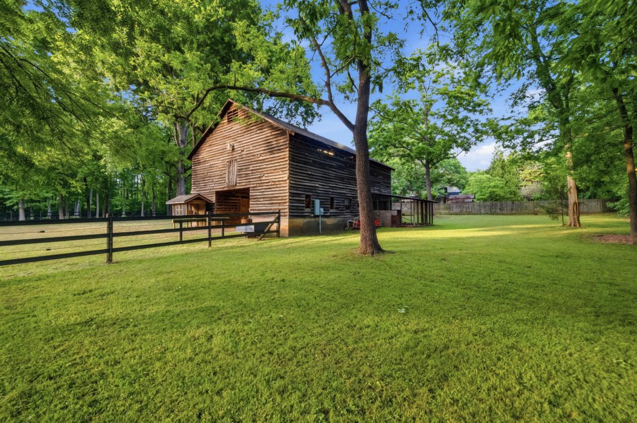 McElroy House | Historic 5 Acre Horse/Hobby Farm - photo 5