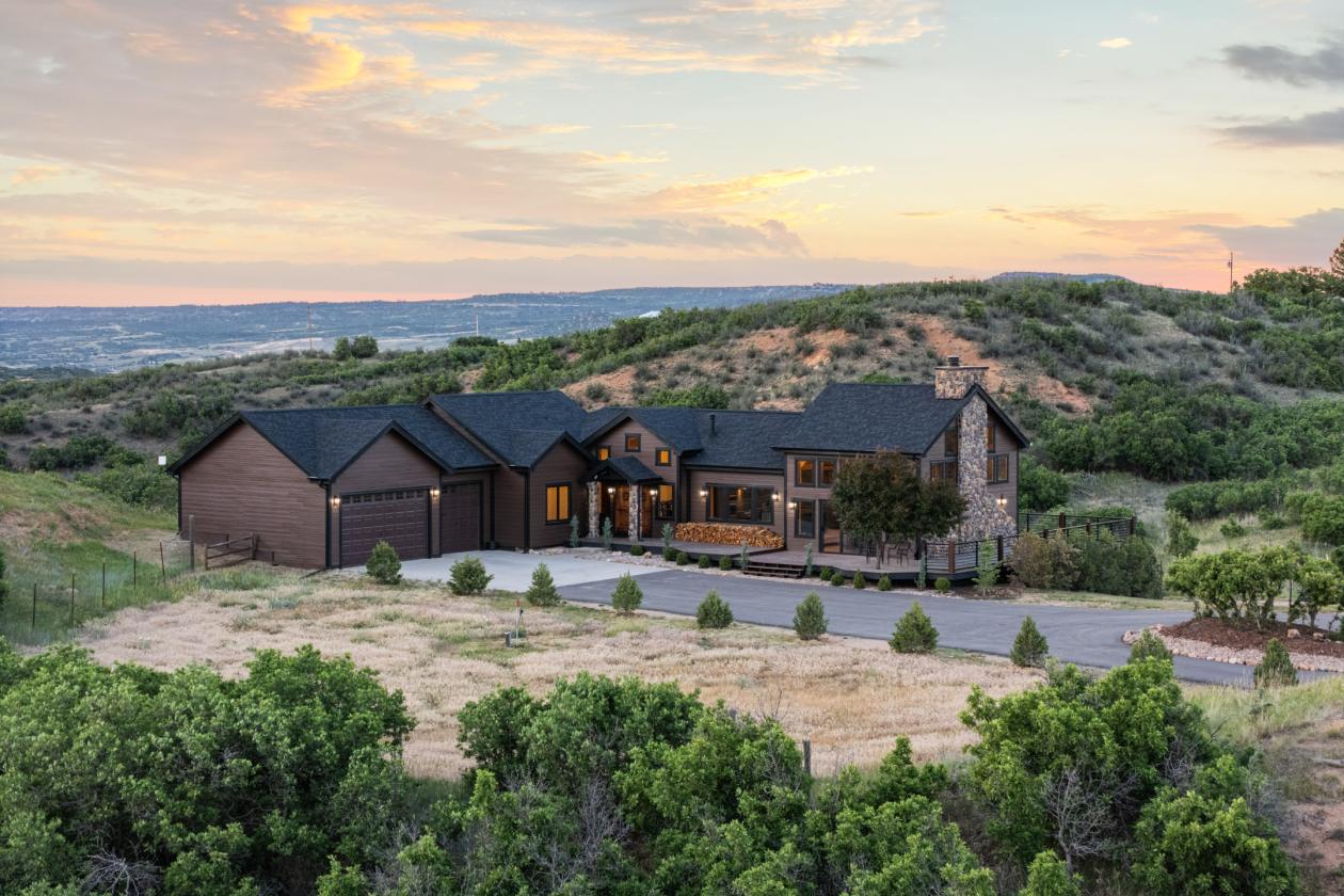 A Luxurious Equestrian Mountain View Estate! - photo 1