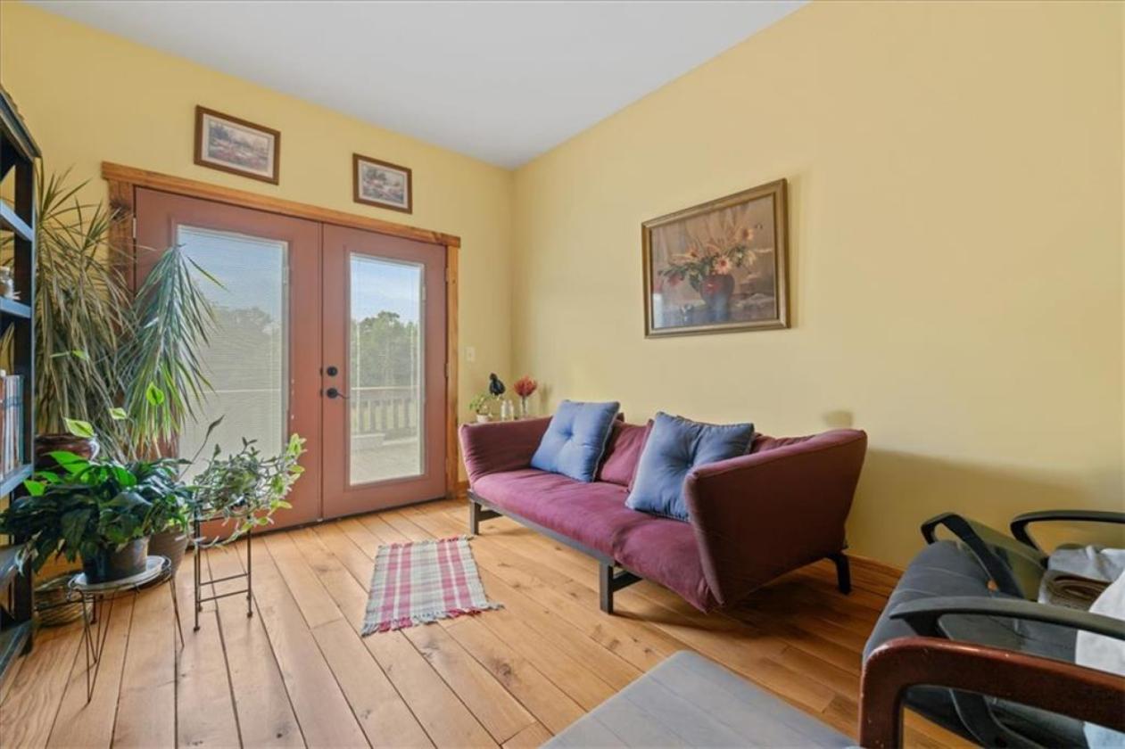 Farmhouse with Southern Hospitality & Open Pastures - photo 13