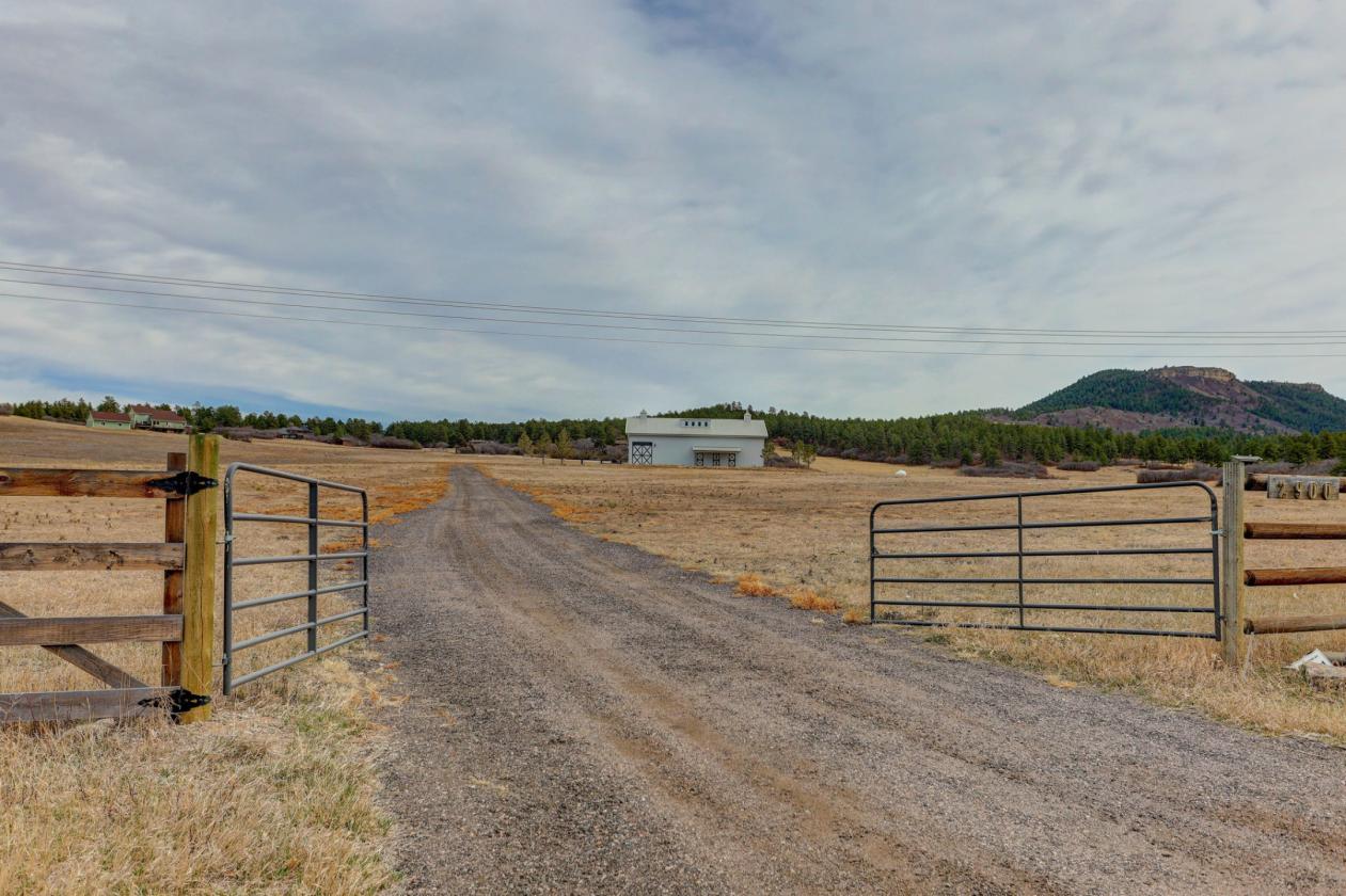 36 Acres of Rocky Mountain Views with Barndominium - photo 6