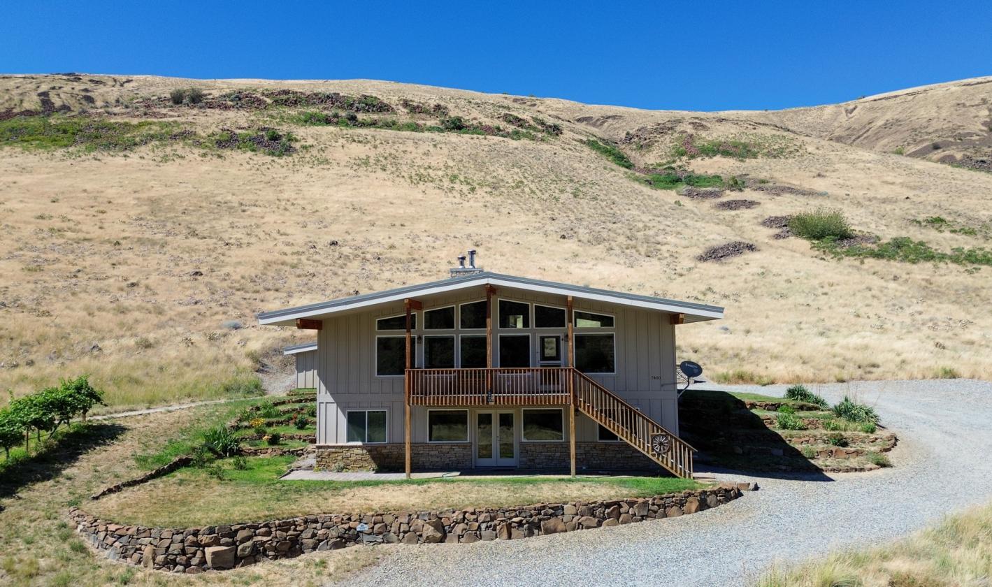Craftsman Home on 4.66 Acres - photo 1
