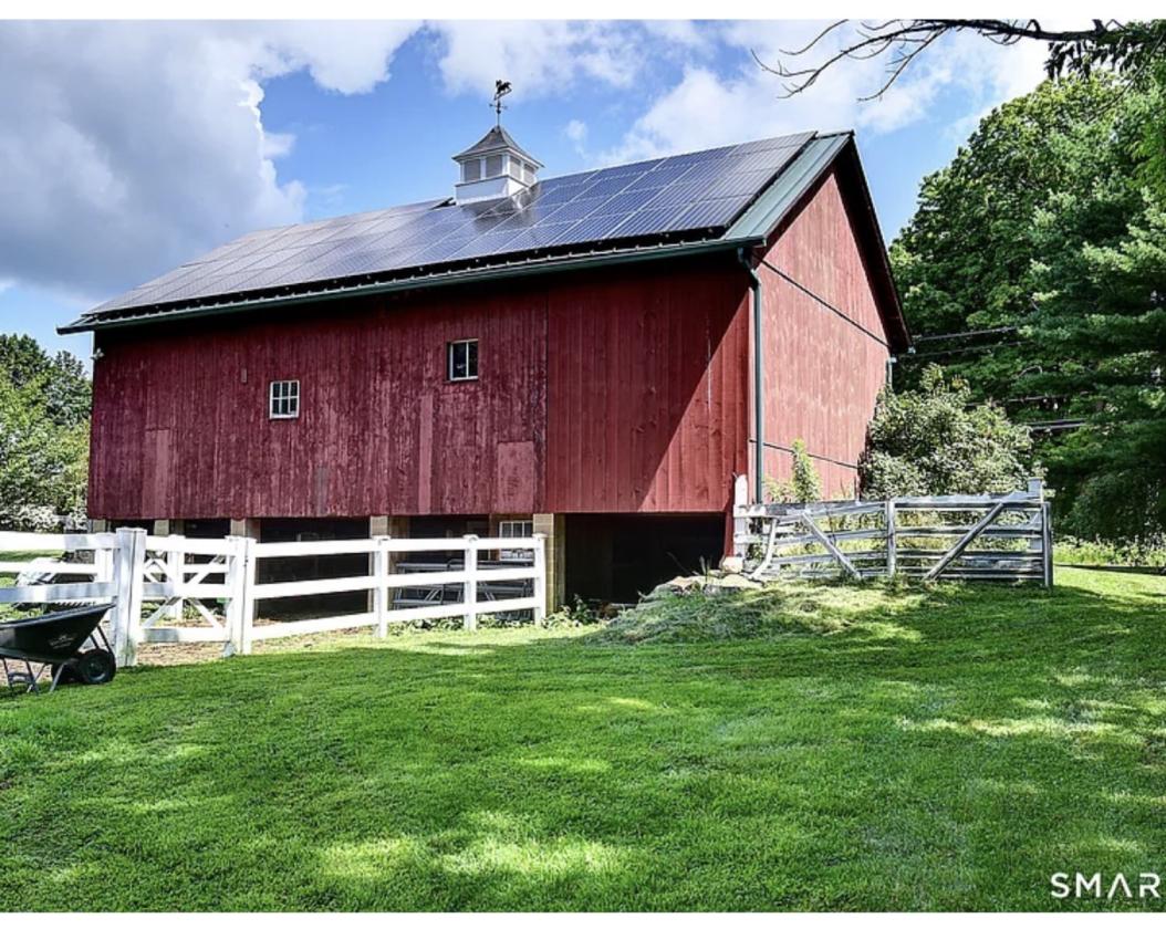 Historic equestrian estate, modern conveniences - photo 6