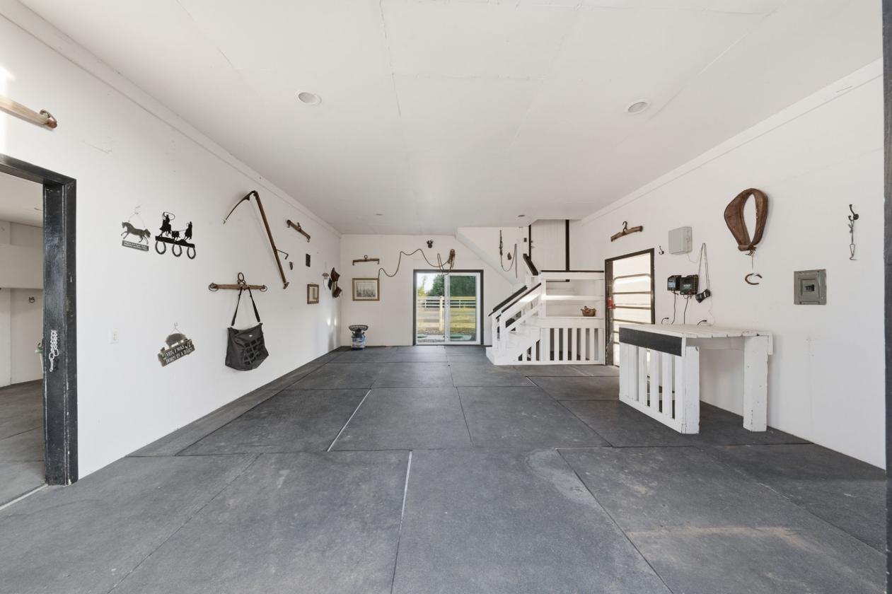 Well | Green Pastures | Barns | Arena |Gated |Oaks - photo 6
