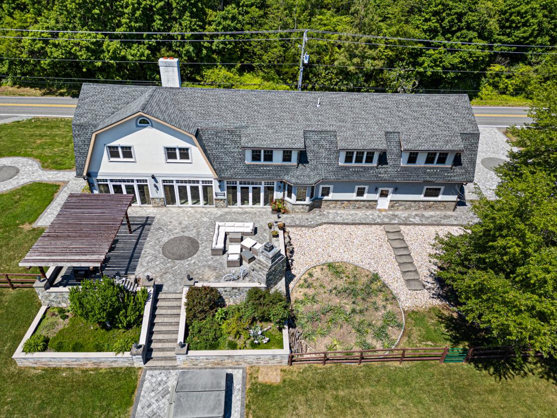 Barn Luxury Reimagined on 4.64 acres - photo 3