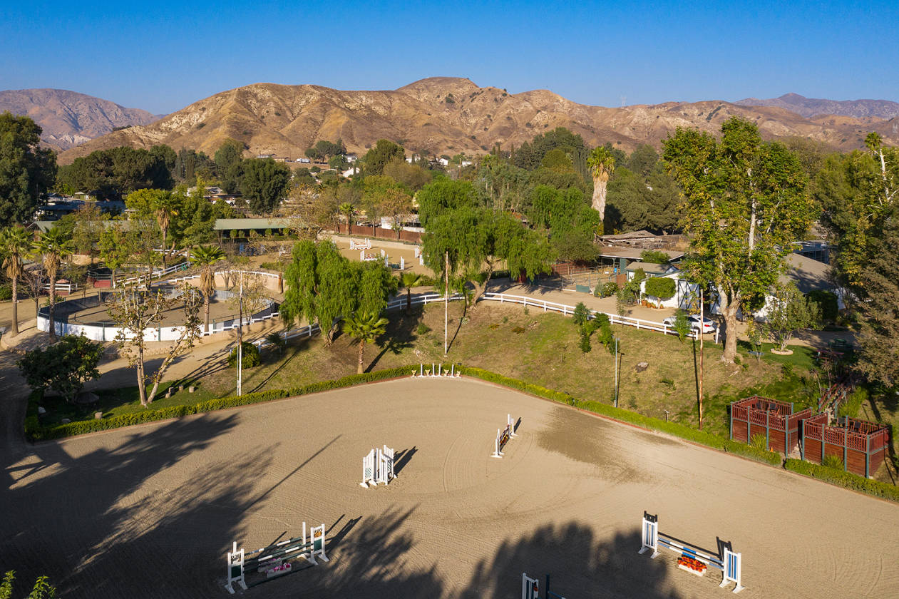 LOS ANGELES Own a 5Acre, 60Stall Horse Farm in... Los Angeles