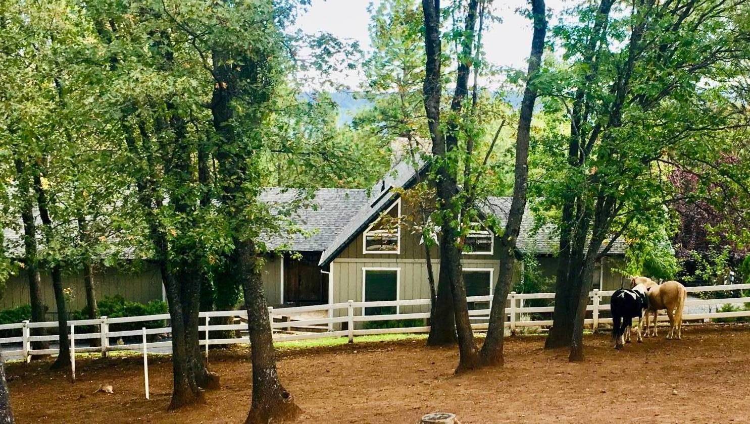 Get Away to the Safe, Serene Country! Beautiful Custom Home