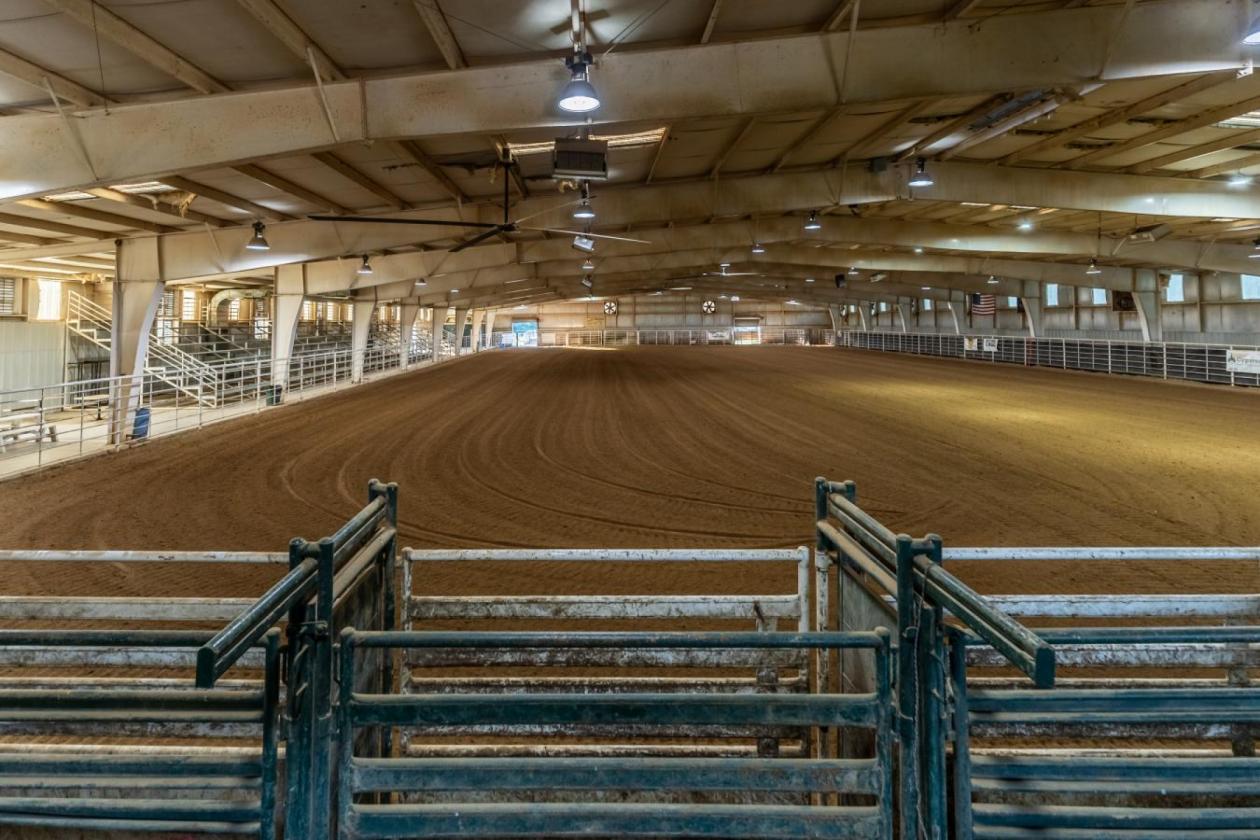 Elite Western Arena & Event Center - photo 8
