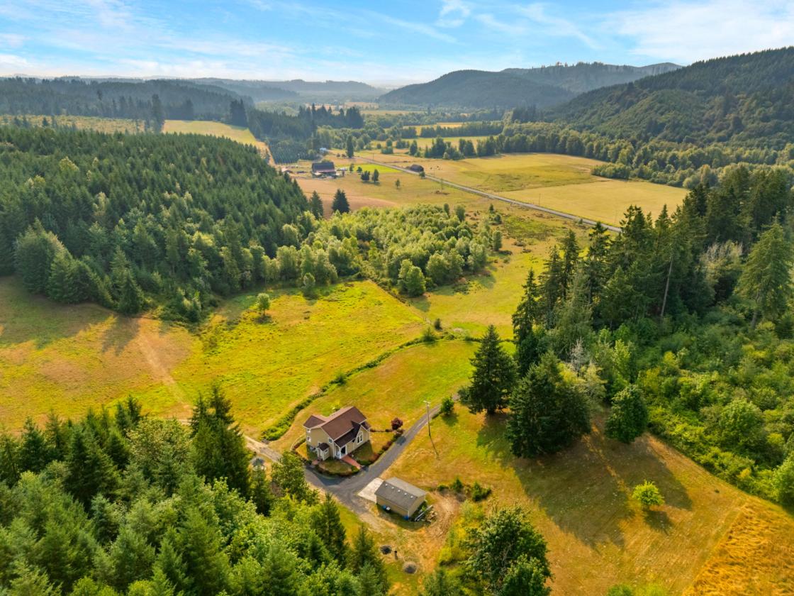 Pacific NW Secluded 75 Acre Homestead Ranch - photo 5