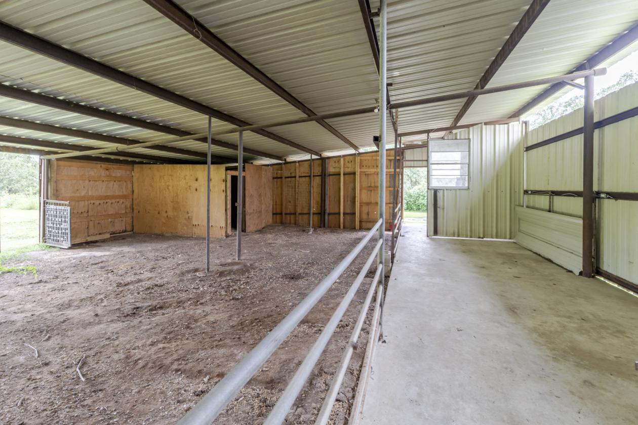Beautiful home on 5 acres + Guest House - photo 18