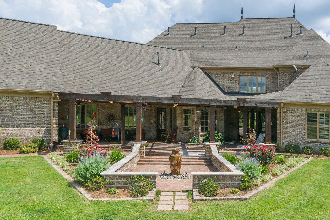 Country Estate on 19.3 Acres 45 minutes from Downtown... Williston