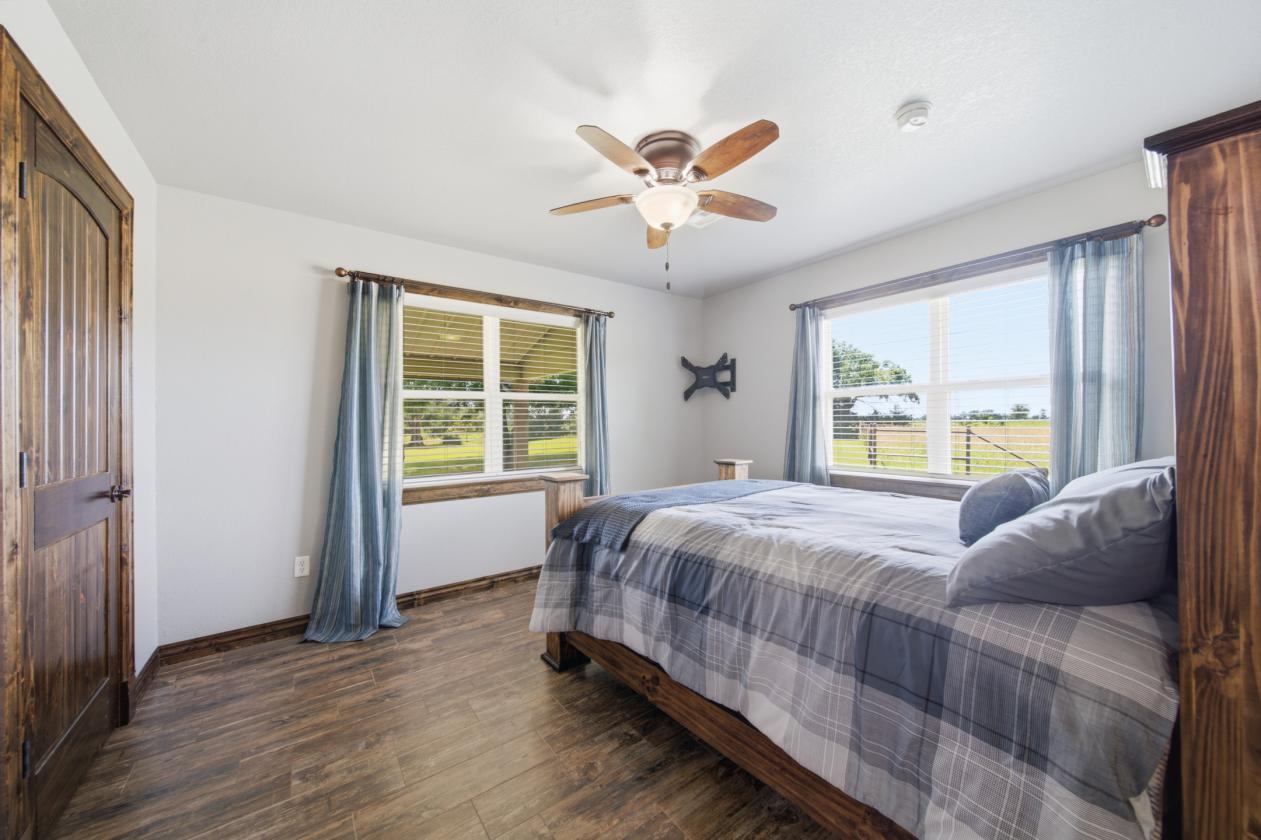 Executive Southwest Home - photo 20