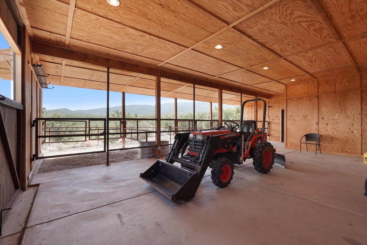 Luxury Mountain Equestrian Estate on 10.49 Acres - photo 22