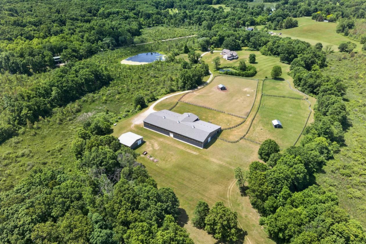 Luxury Equestrian estate with a large arena - photo 27