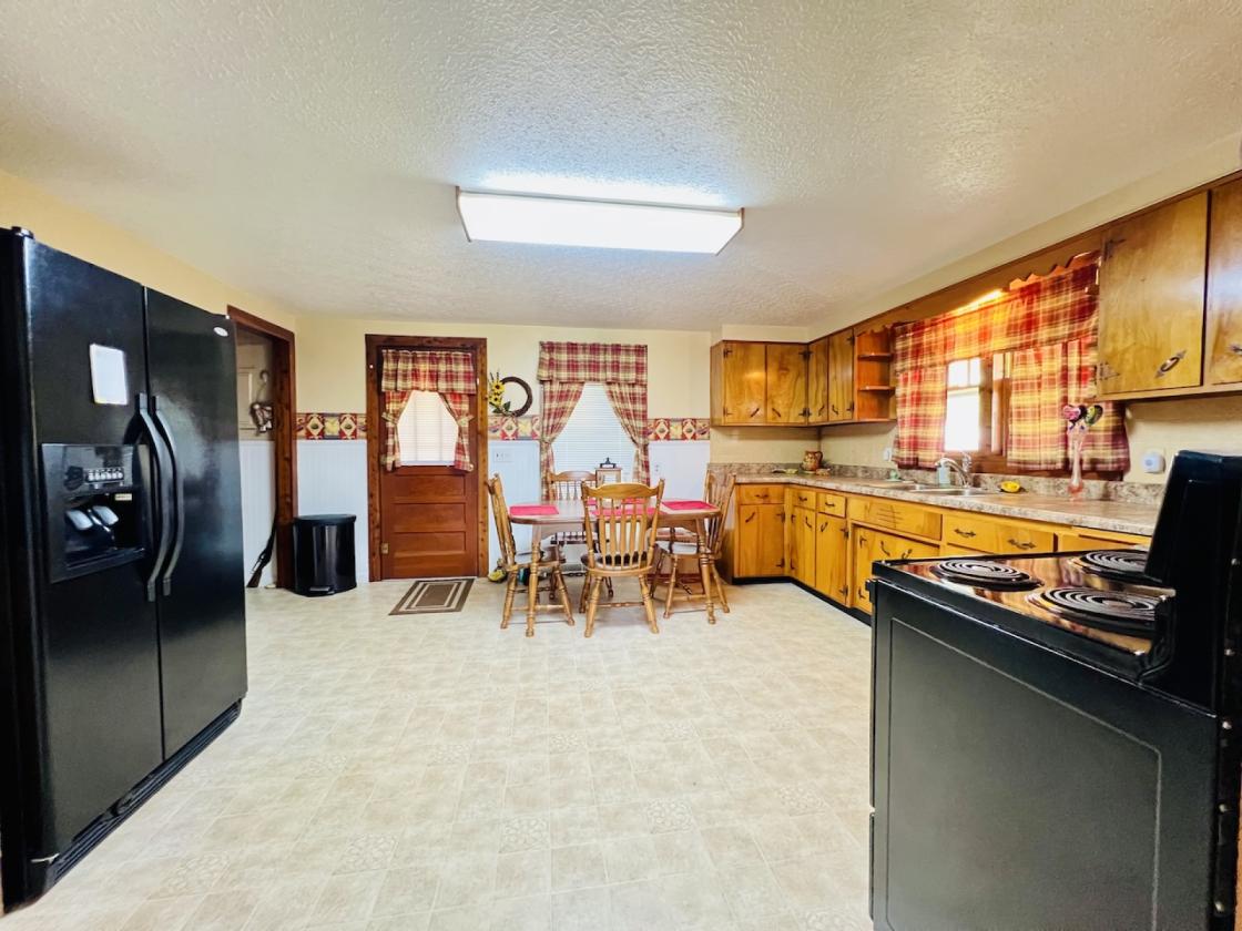10.65 Ac. m/l with House & Workshop near Lake! - photo 10