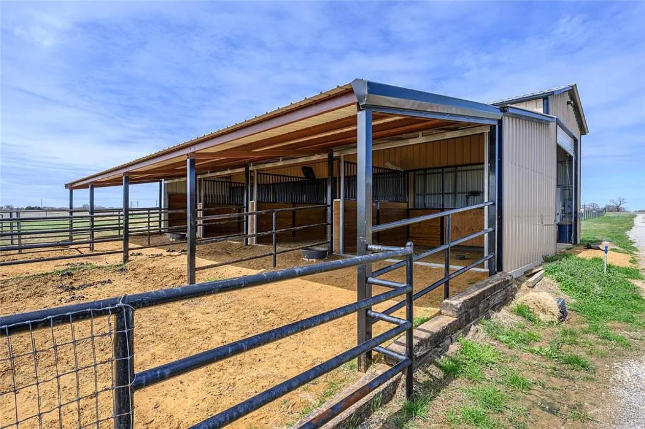 Unique Ranch. Unique Owner. Move-In Ready - photo 10